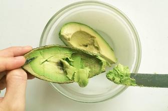 come-preparare-in-casa-una-maschera-dopo-sole-allavocado_5493c10cbdecd8592ffbed13925a70fa